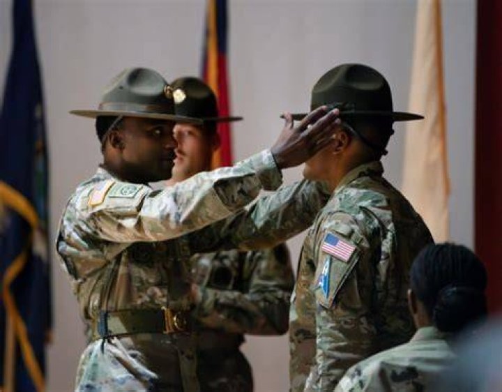 What does the blue ring on a drill sergeants hat mean?